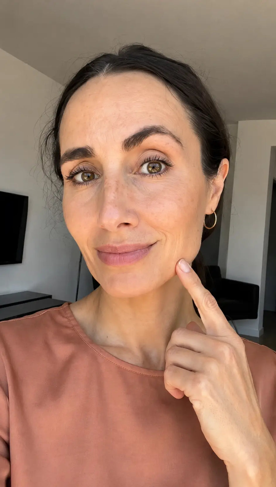 Tengo la piel súper sensible y cada que me depilaba el labio me quedaba rojo e irritado por días. Con Veluria no solo no me irrita, sino que siento la piel más suave que nunca. Ojalá lo hubiera encontrado antes.